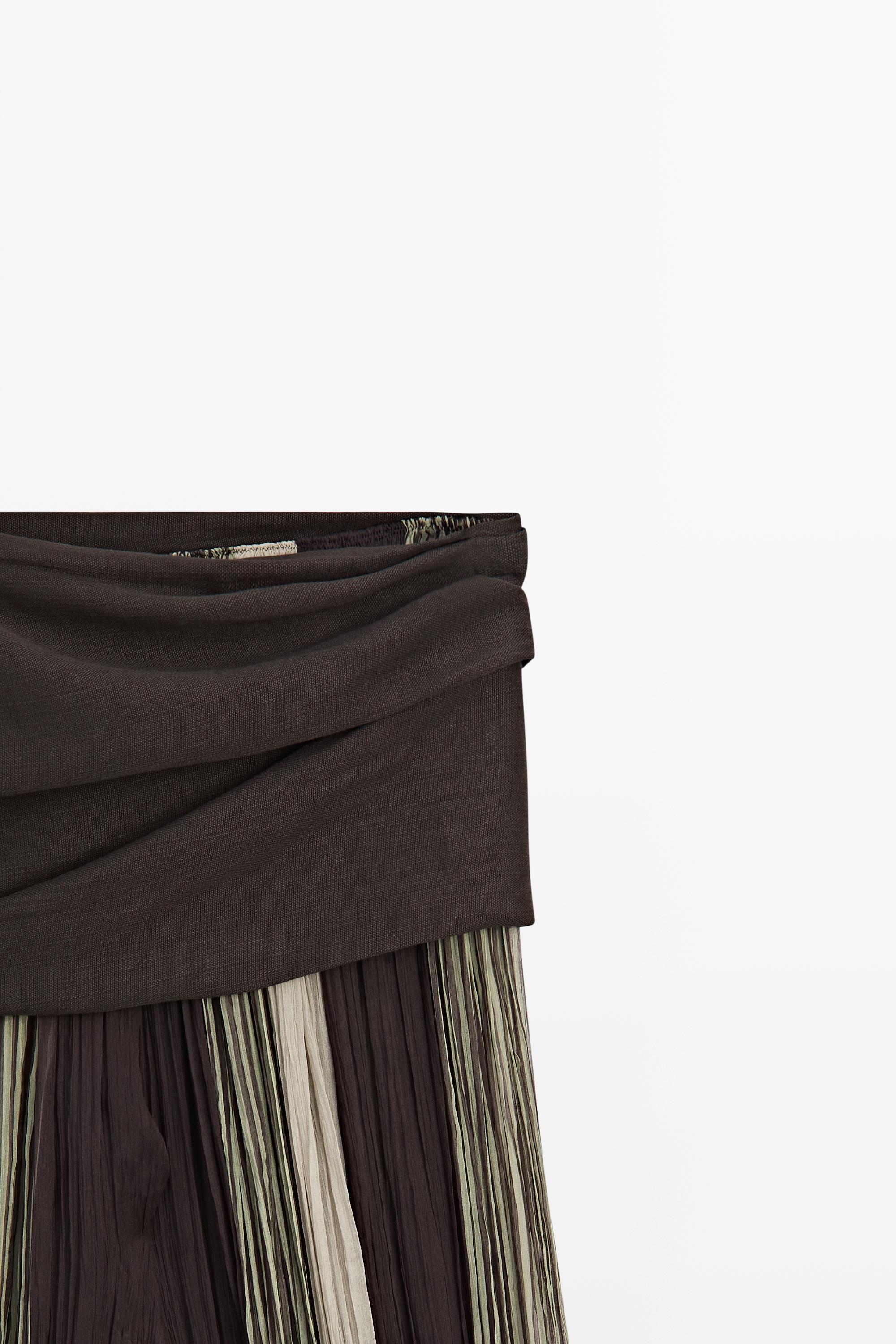 Pantalon fluide à rayures et ceinture